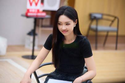 张智霖来《披荆斩棘》是值了，别人来是搞事业，张智霖是来认亲了，先认了干儿子，又认