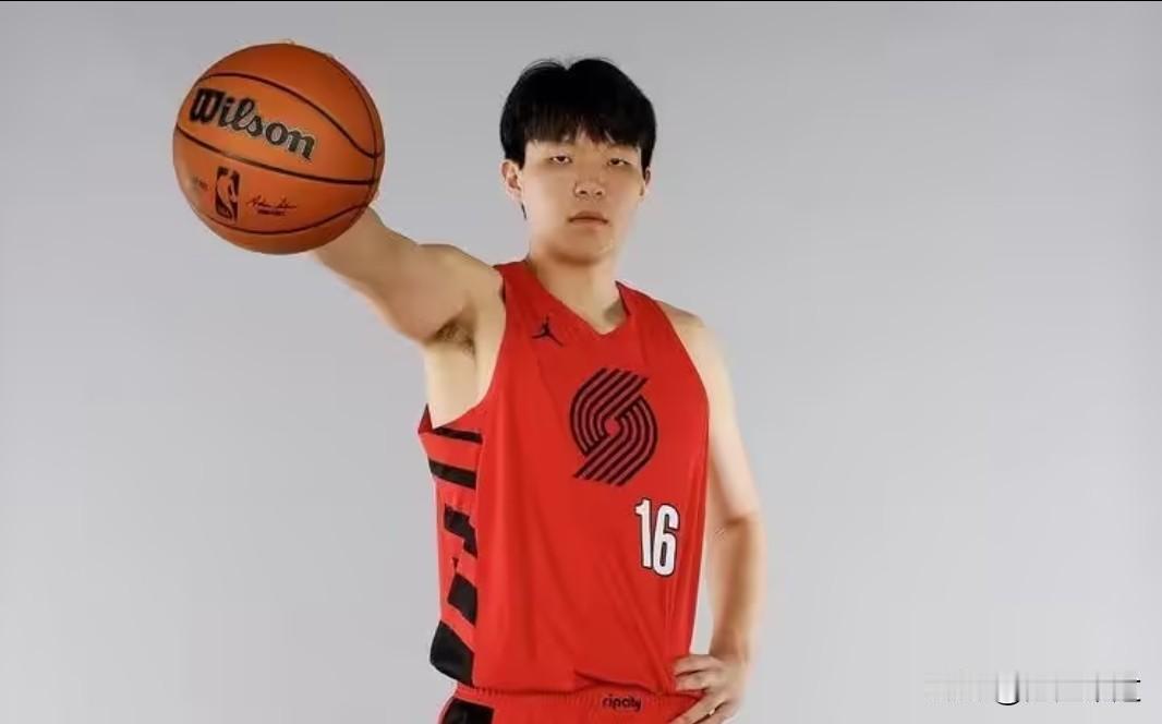 杨瀚森是有进步空间的，大家一定要有耐心！此次对阵森林狼的比赛，最后比分失去悬念时