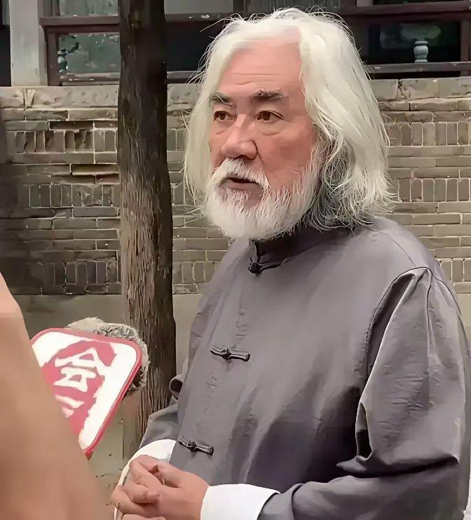 73岁的张纪中被网友留言“什么时候走，等着接盘”，老婆杜星霖直接开麦：就算老头不