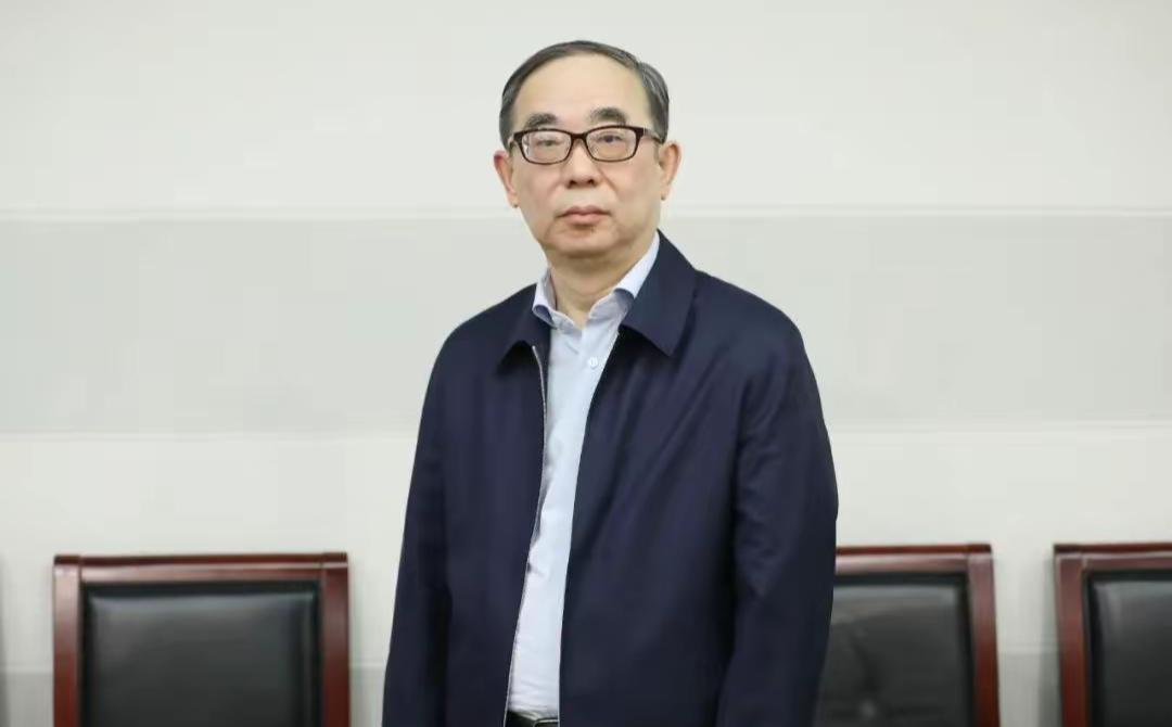 62岁，身家千亿的中国药王孙飘扬，把干了半辈子的公司交了出去。妻子是中国女首富，