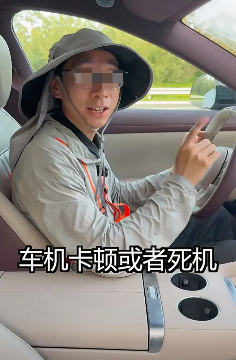 小米车机卡顿或者死机一招解决。这个博主科普的方法非常好用，只要同时按下方向盘两边