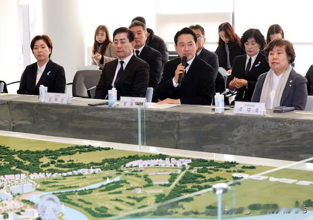 29日，韩国国民力量党党首张东赫就该党前议员李惠薰被提名为李在明政府首任企划预算