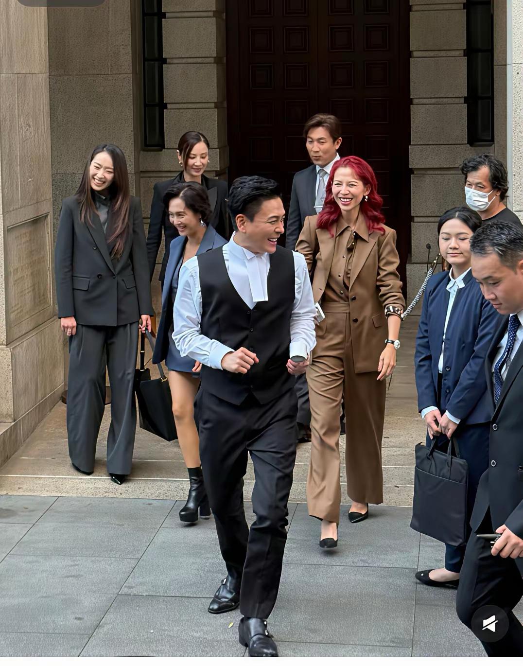 原来朱茵比蔡少芬矮这么多啊。