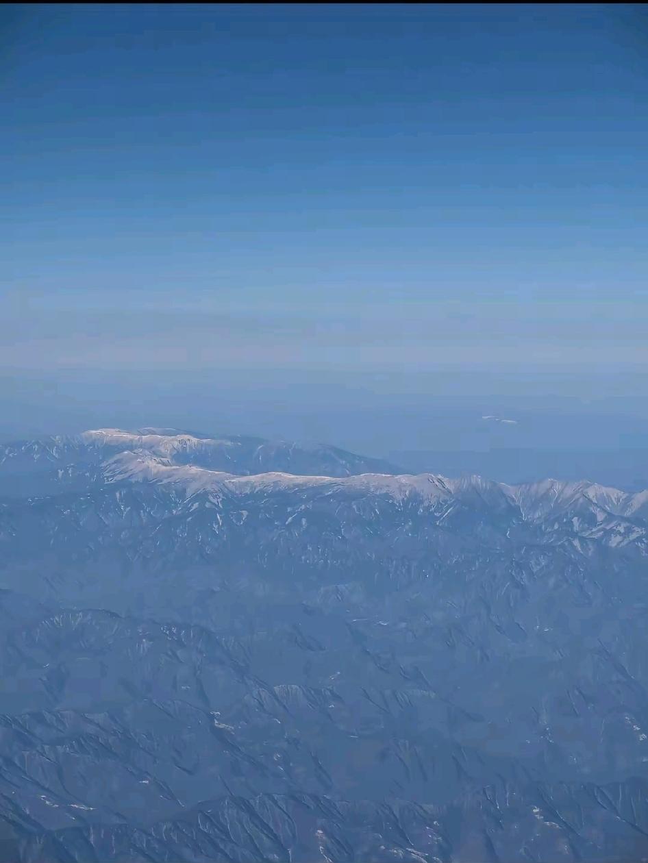 一支五人小队在鳌太线失联了，救援队出动了直升机最后一名失联人员找到，无生命体征