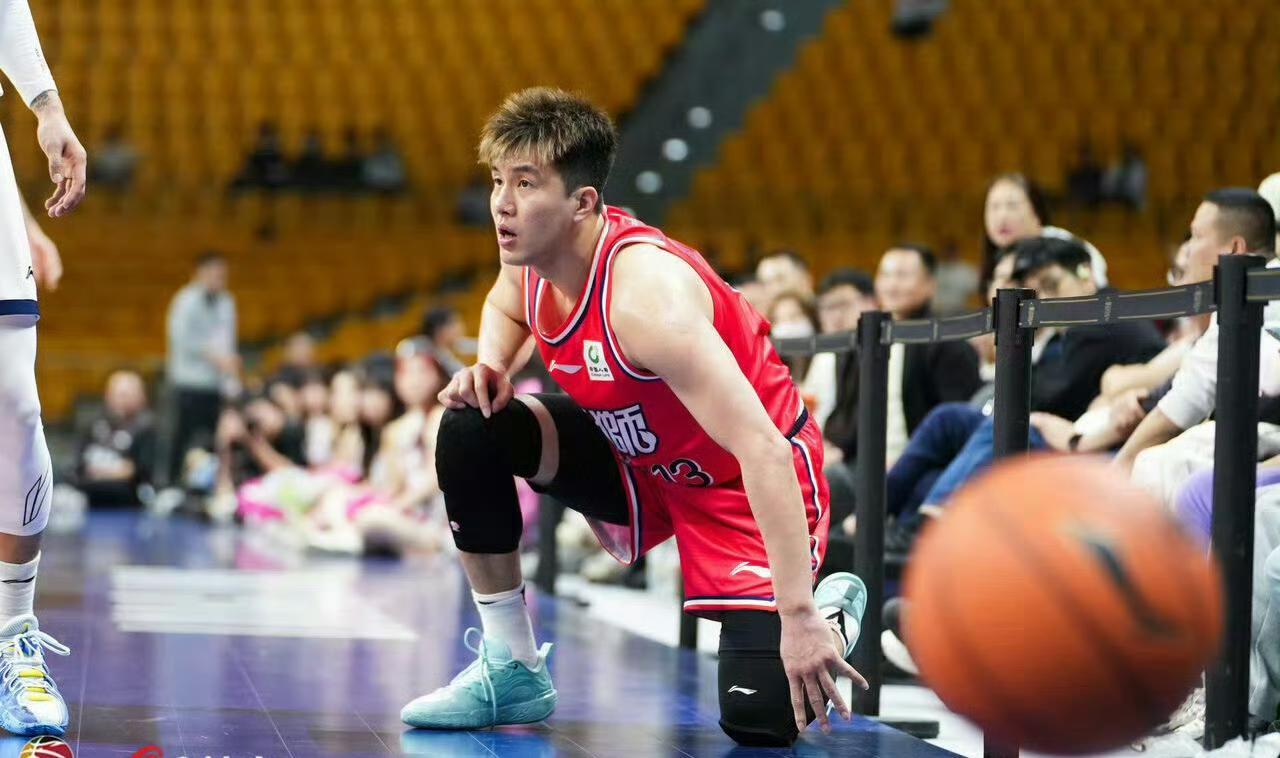 太可惜了！郭艾伦伤情明确：前交叉韧带断裂，恢复漫长。CBA第二阶段马上开赛，