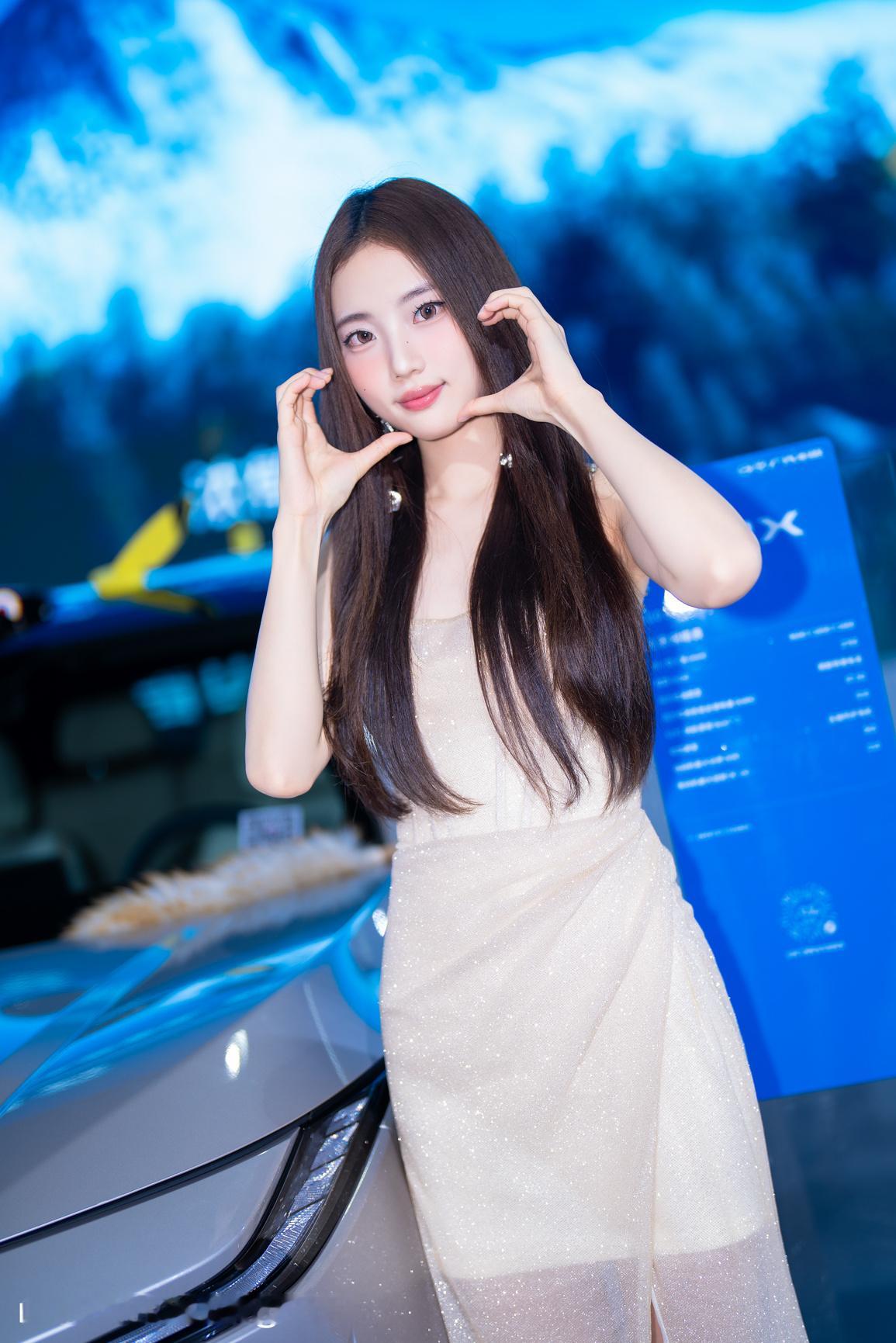 2025五一广州车展想把图片带回家？请看置顶！甜妹来咯出镜：se7ven摄影后