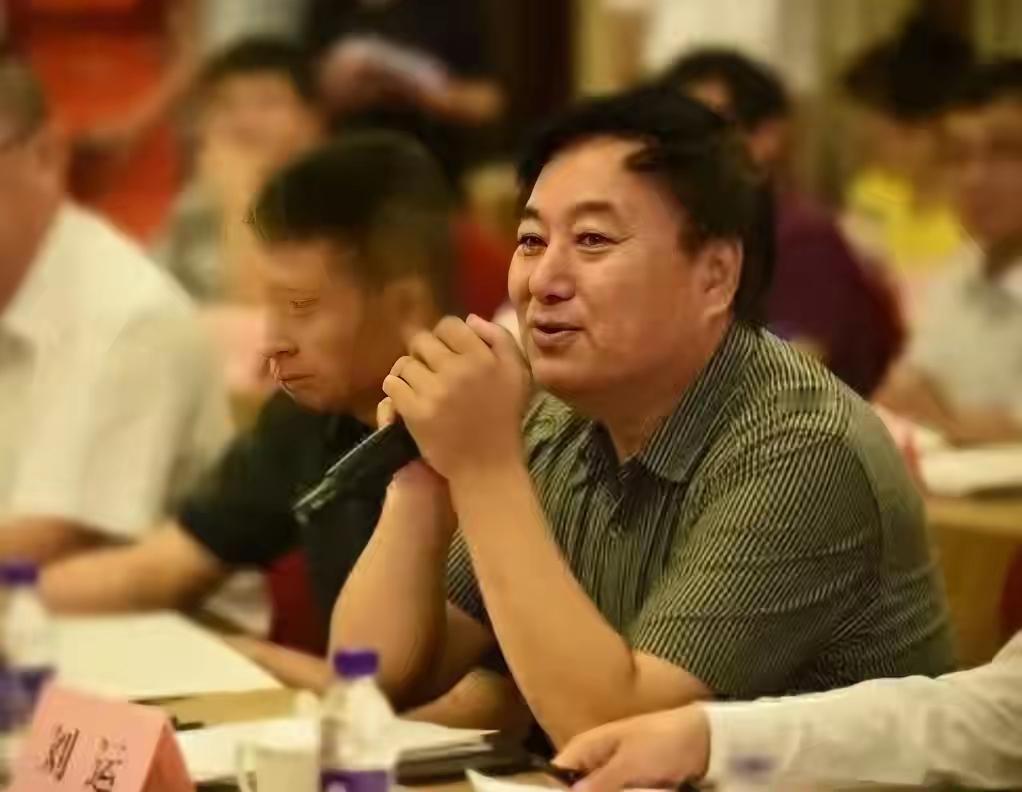 和这个道貌岸然的伪君子开过会，看着文质彬彬的，人畜无害，没想到任职期间，刘运沉迷