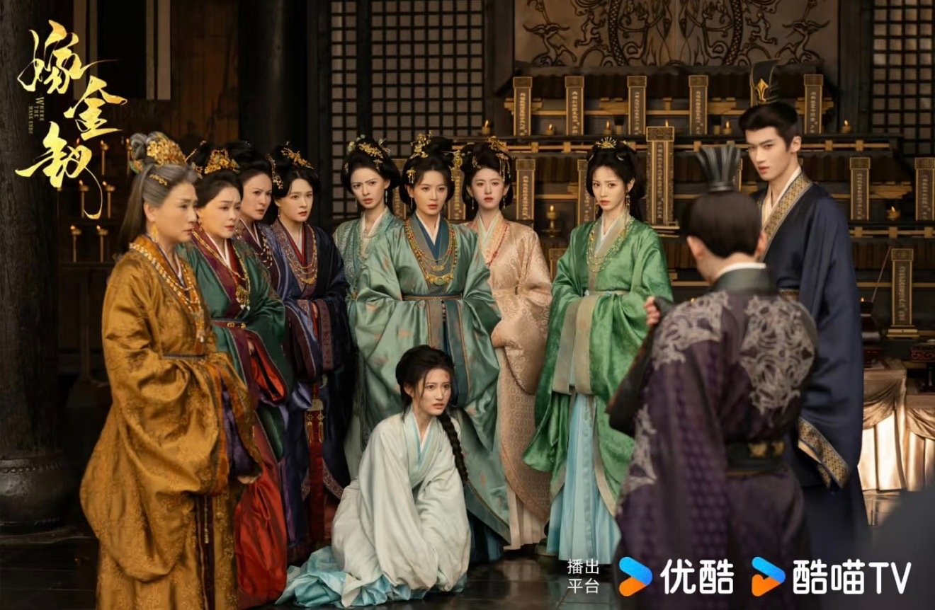 田曦薇在《嫁金钗》中一人分饰真千金魏娆与假千金君黛，该剧已定档10月16日登陆CCTV-8次黄金档晚
