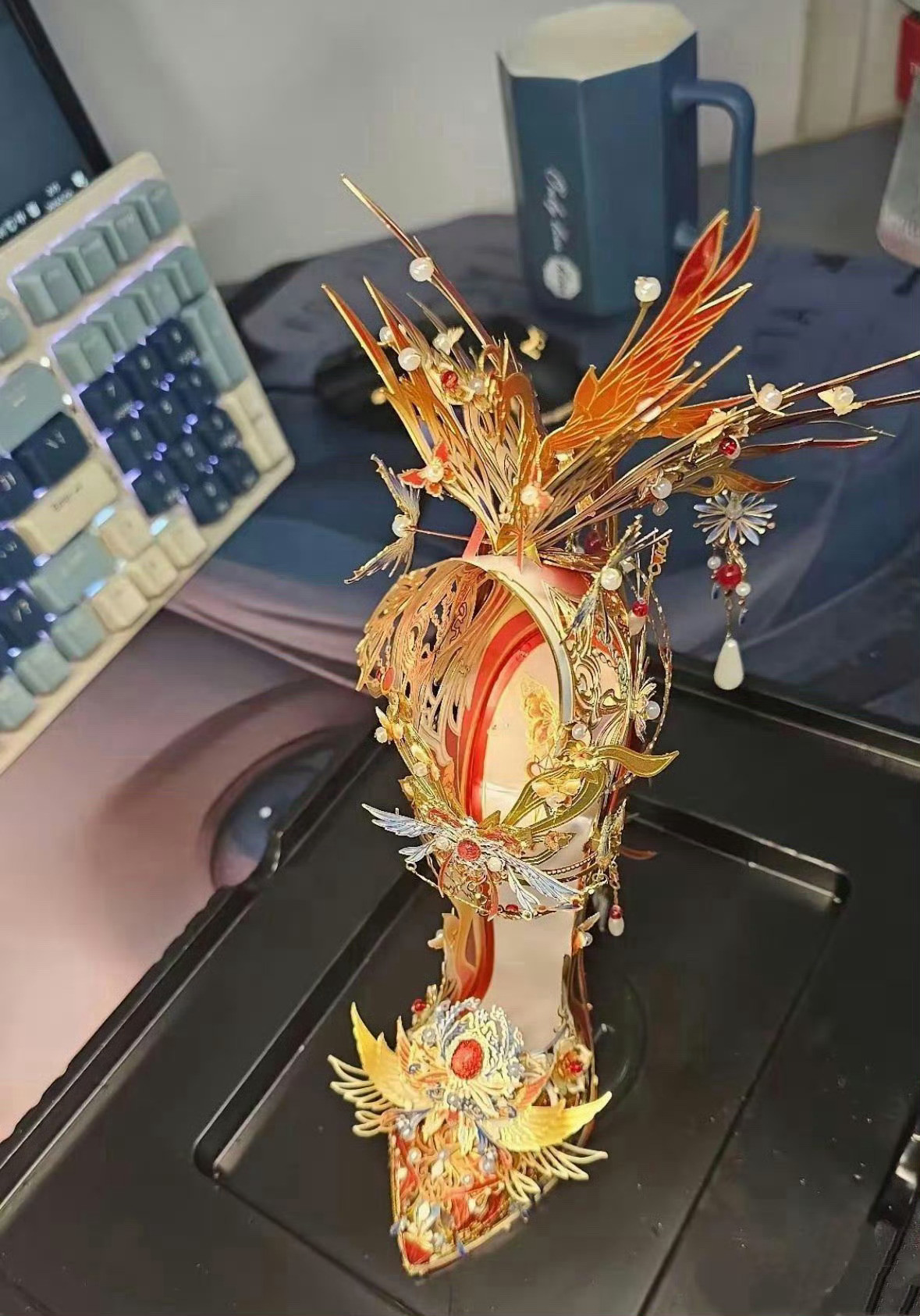 结婚的时候精心选了一双喜鞋，本以为会得到夸赞，结果大家都说怪丑。我满心疑惑，大家