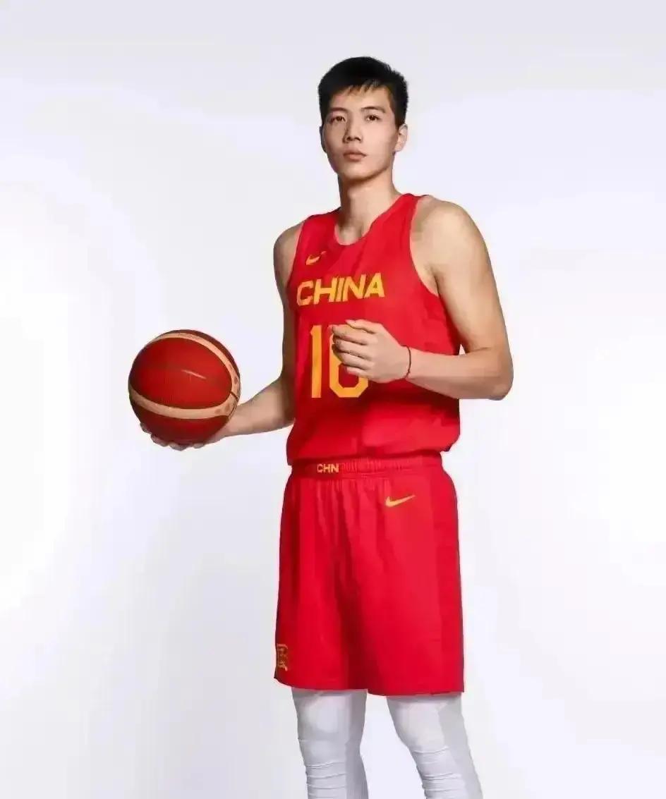 你们都在骂的“水货”，可能是朱芳雨今年最精明的一笔交易。别盯着他眼下跳不起