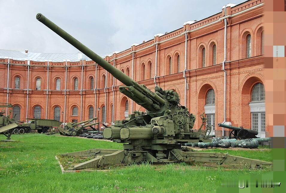 苏联军事工业开发高射炮的口径上限并不是KS-30（图1、图2）的130毫米，因为