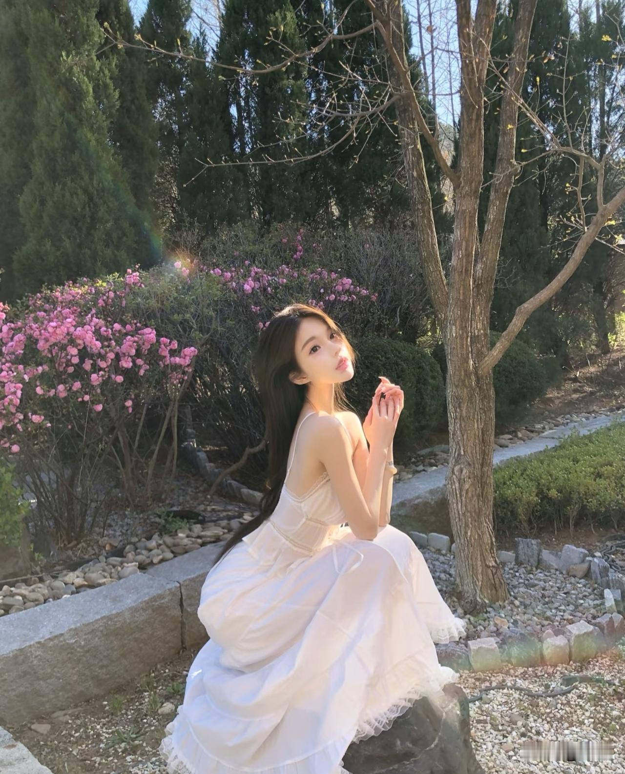 是不是像你心中的白月光啊，颜值美女。