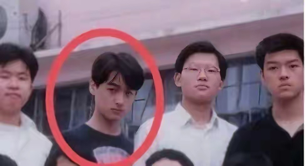 谁能一眼分清胡歌和陈晓？果然顶级帅哥的颜值气质都有几分相似！