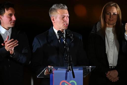 毛焦尔·彼得的执政思路，和欧尔班有什么不同吗？先看他发的重要声明：匈牙利将继续购