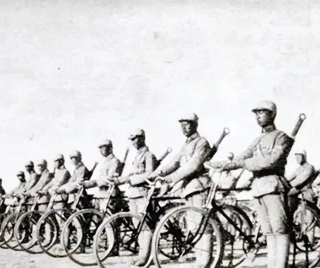 1941年，游击队缴获了30多辆自行车，伪军急了，连忙托人带信，提出要用子弹换回