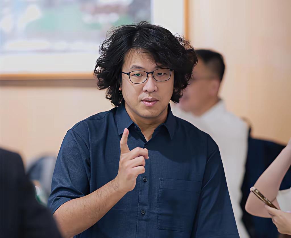 分裂国家的沈伯洋叫嚣壮胆沈伯洋今(28)日透过社群平台发文表示,这次直接由公安