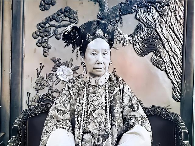 光绪为何不杀慈禧？溥仪：敢杀，但杀不起很多人读晚清历史，都会有个疑问：光绪贵为皇帝，被慈禧压一辈子，