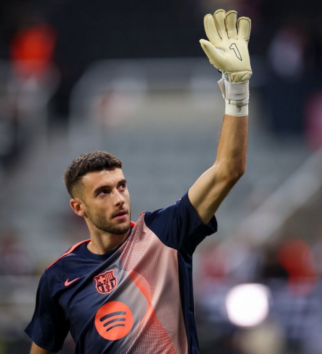 每体：胡安·加西亚尚未恢复训练。俱乐部方面认为，现在让他参加集体训练还为时过早