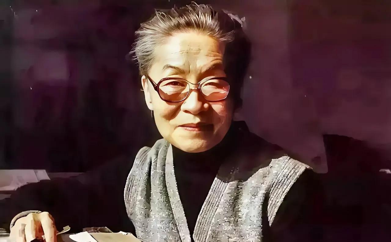 杨绛先生说：“少跟孩子生气吧，孩子听话时，你爱他入骨；孩子调皮时，你又拼命吼他。