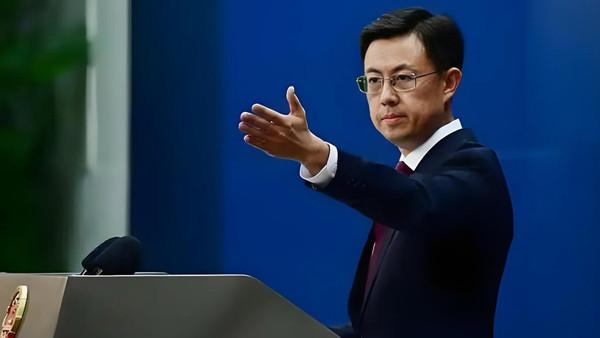 外交部罕见强硬警告，美对“台独”军售或自食恶果！12月18日，外交部针对美