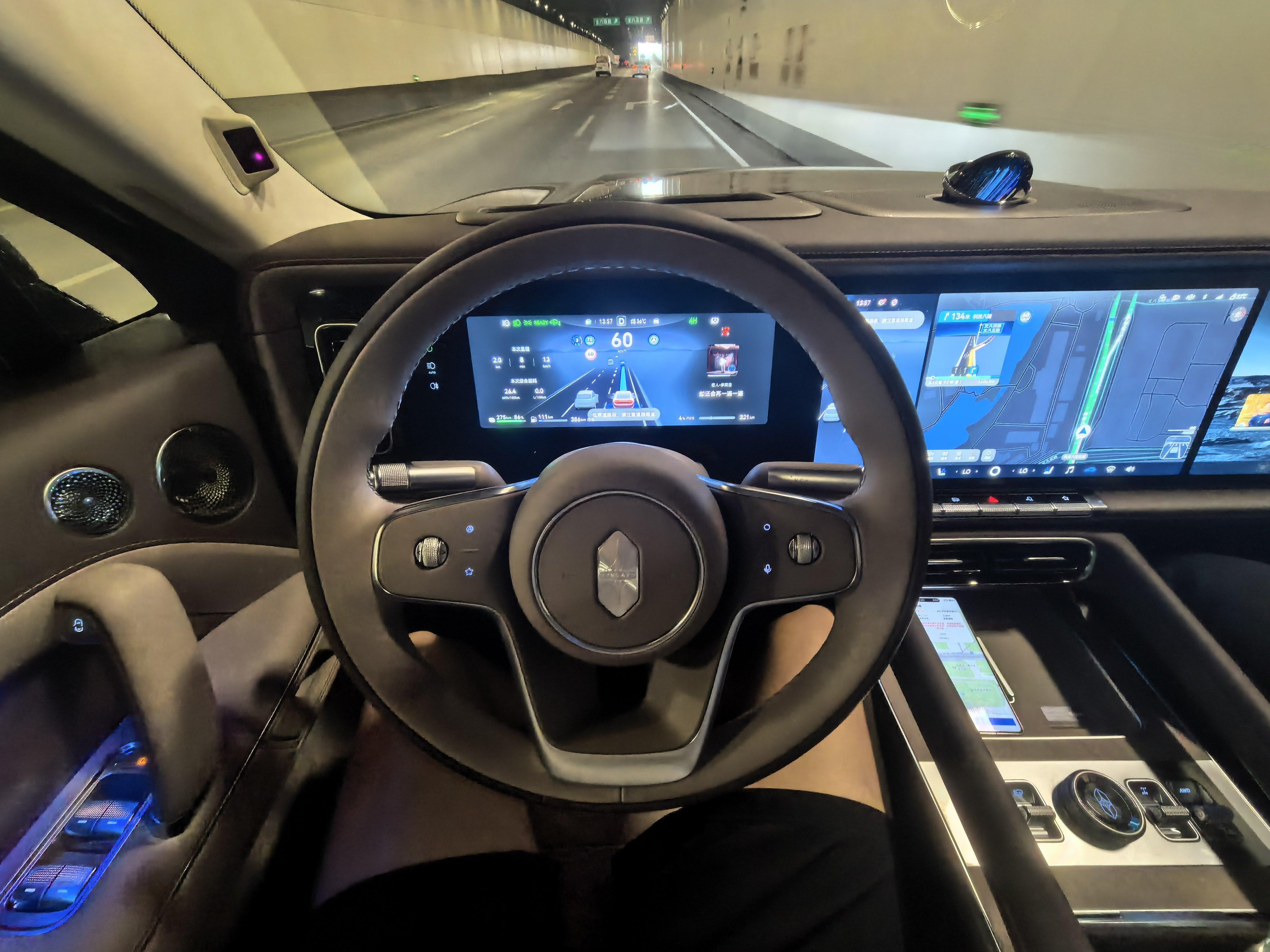 享界G9很可能是你能开到的最丝滑细腻、最有高级质感的硬派SUV。简单试驾了一下享