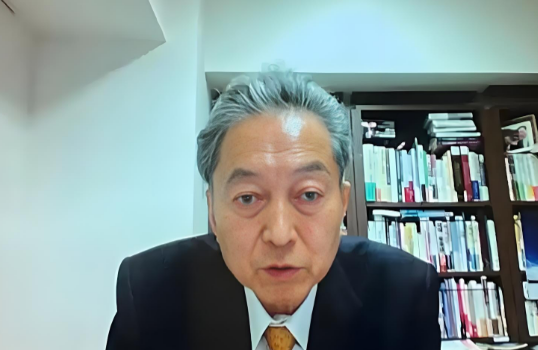 鸠山由纪夫抵达东京机场的一番话，令人感动。9月4日，日本前首相鸠山由纪夫参加
