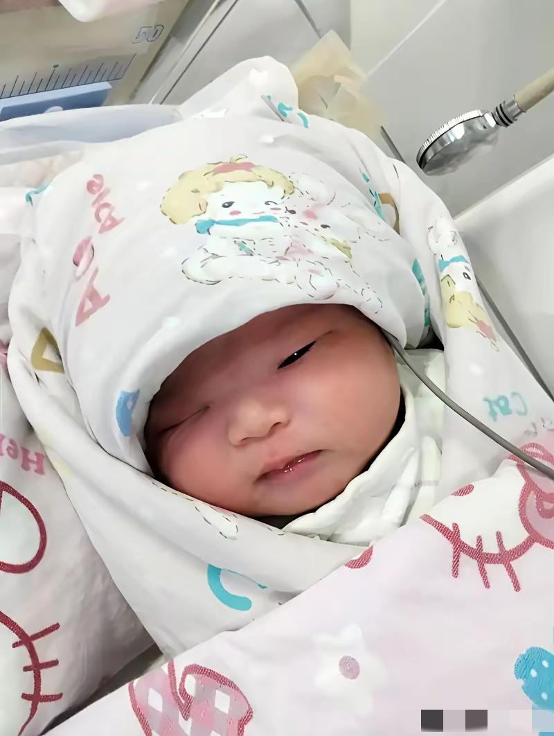 陕西女子分娩离世丈夫转头要把刚满月女儿送人：怕耽误我再婚！姑姑一句话看哭全网陕