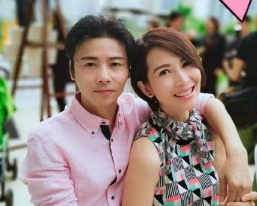 2008年，蔡少芬对张晋撒娇着说：“我们结婚吧！”张晋有些为难，自己没有钱，事业