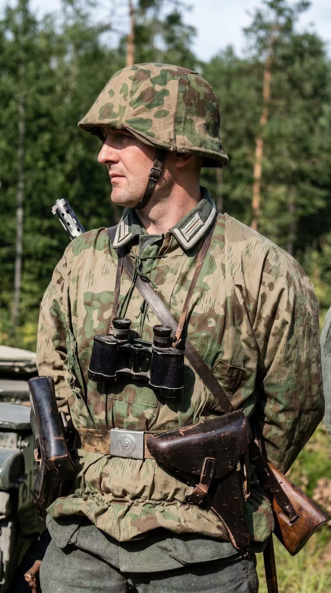 士兵背着的是从苏军处缴获的啵啵莎冲锋枪？其身着的迷彩服即便放到今天都不过时！二战