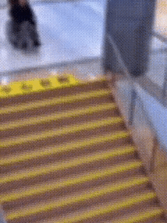 我是一个男的，看的我后背发.