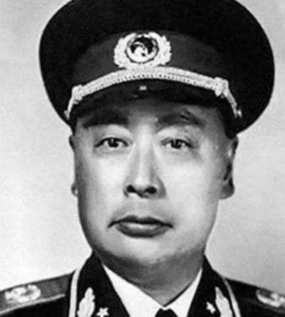 1955年全军授衔之前，刘少奇坚持反对给陈毅授元帅军衔，周恩来听闻此事，立马写了