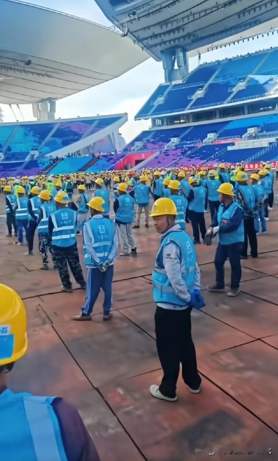 全运会开幕式最硬核方阵！这群戴黄帽的人，才是真主场选手谁能想到，全运会最大