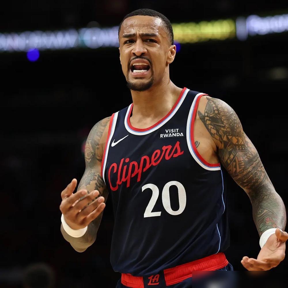 一个NBA球员签了份合同。3年5100万美元。这个数字，像一枚深水炸弹。