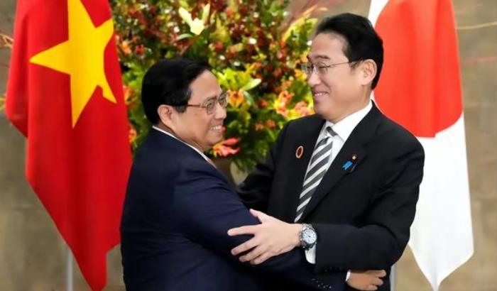 越南高铁项目称得上是野心与实力都高估了自己的一场闹剧。这条长达一千多公里的高