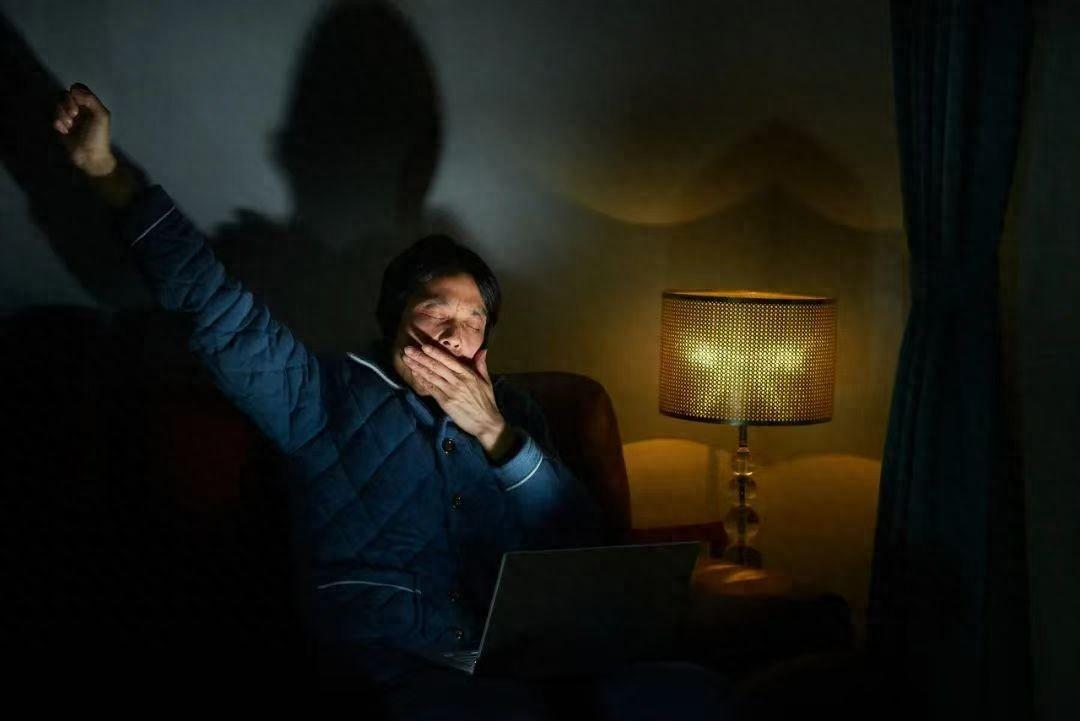 男人老得快？熬夜才排第5！第1个“衰老元凶”，九成男人天天在做家人们，别再