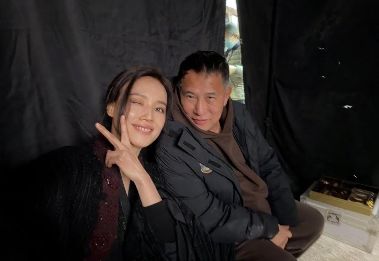 除夕夜，舒淇、陈坤、周迅这帮“顶配朋友圈”又刷屏了。郑伊健带着老婆也来了，老友