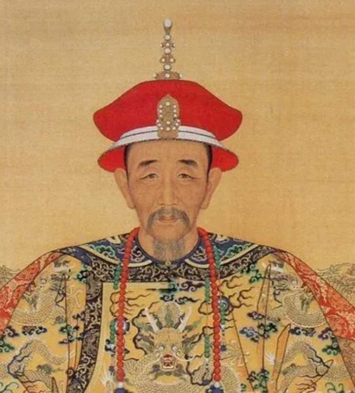 1685年，31岁的康熙在一次宫宴过后，宠幸了一位长相柔美的小宫女。十个月后