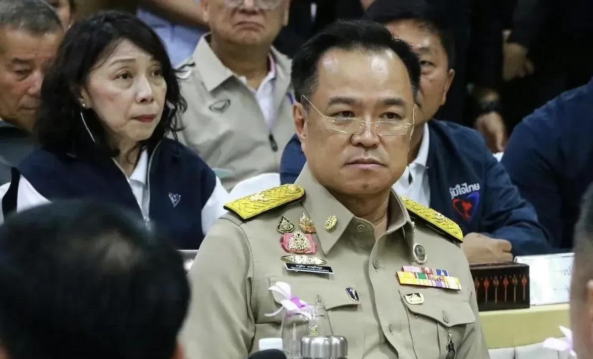 这位“马杀鸡”前内政部长、副总理阿努廷应该乐坏了，他不久前刚被调任为商务部长，他