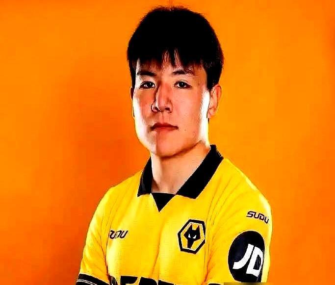 刚到英国，就有人指着鼻子说他“连球都传不好”。谁能想到，就是这个被看衰的2