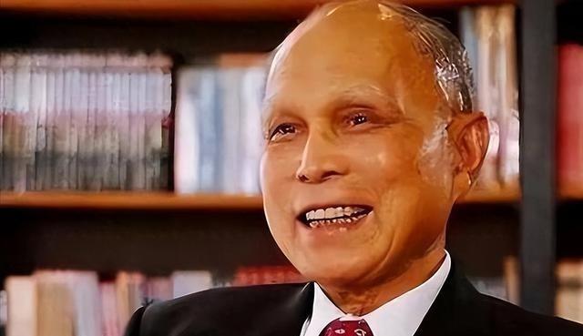 1996年，张子强绑架李嘉诚的儿子李泽钜，拿到了10亿的赎金，接着张