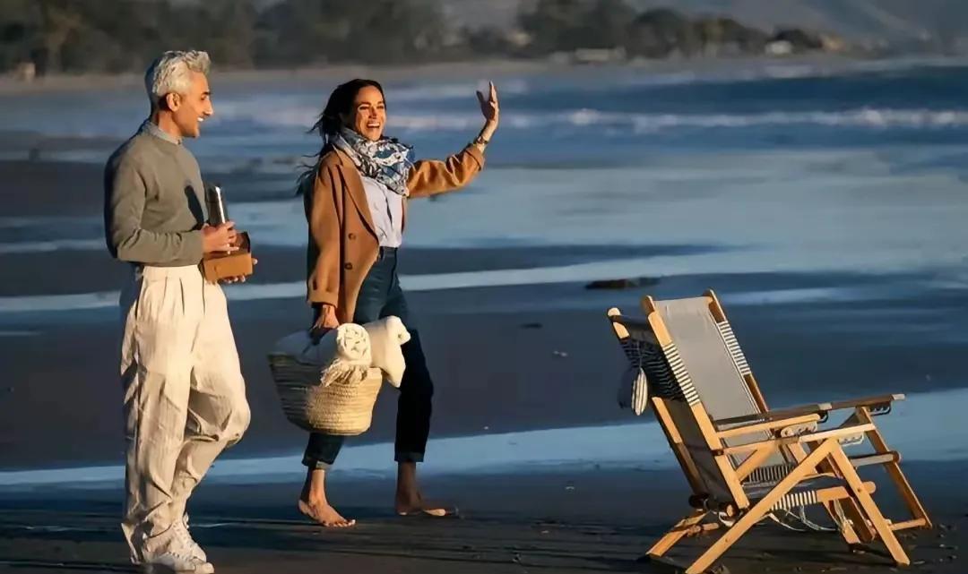 又是梅根的高光时刻？她一身奢侈品为Netflix节目《WithLove,Me