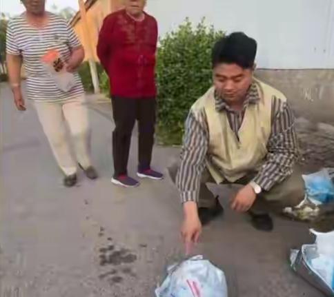“太气人了，”河南濮阳，一男子在网上经营着泰国榴莲肉，每一次进货在品质上把关非常