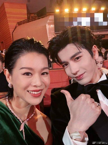 胡杏儿戏里戏外都有三个帅儿子胡杏儿戏里戏外都有三个帅儿子，真的羡慕晕了！剧里仨