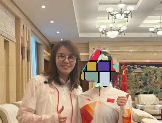 特意查了一下傅园慧的收入直接让我大跌眼镜！怪不得这次10万拍卖的