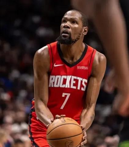 两天前东契奇：季后赛我们打谁更有胜算？里弗斯：打火箭。森林狼，掘金不太好打