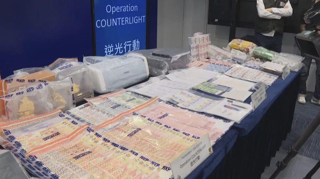 香港警方捣毁一个越南籍的高利贷黑社会团伙，一举抓捕127人，该团伙为首者是一名越