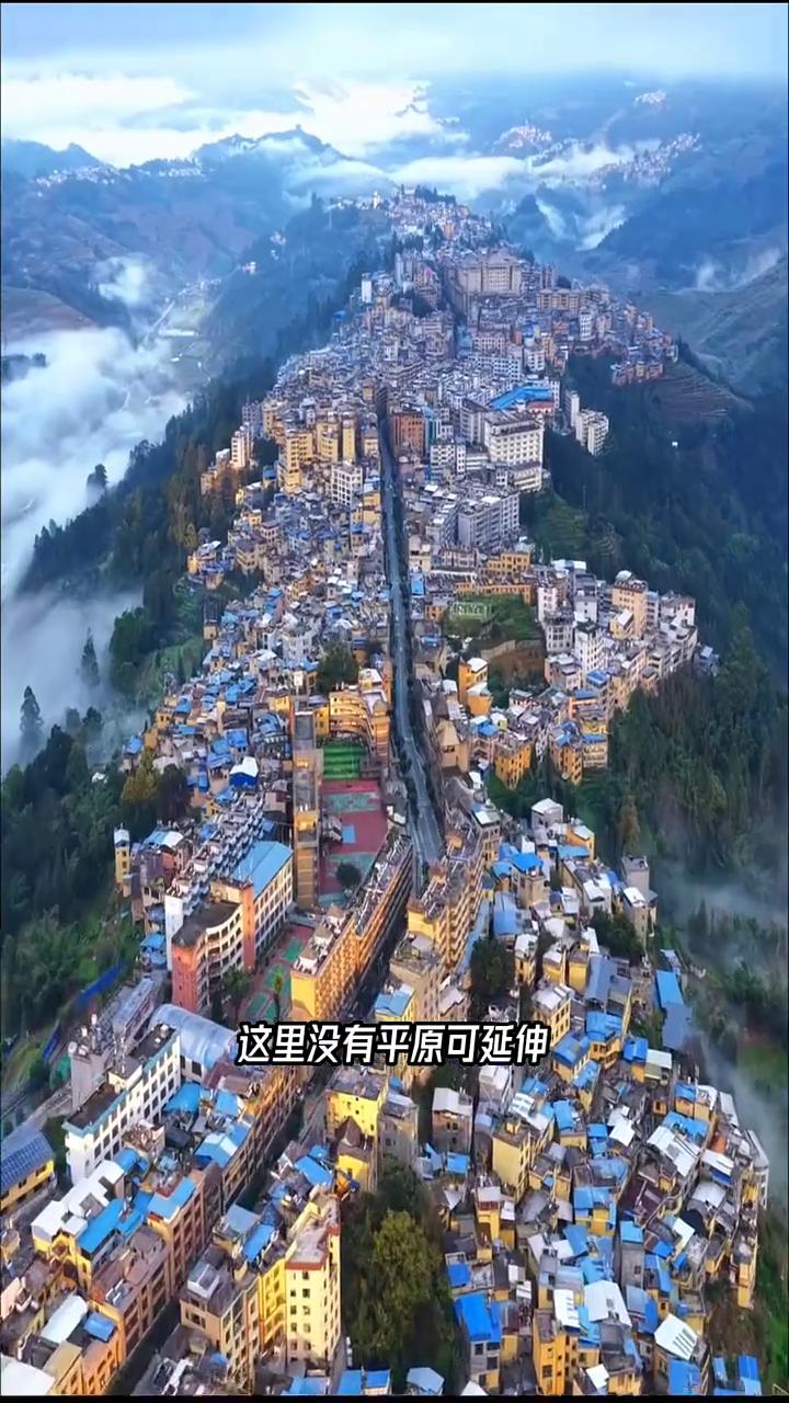 这是一座连鸟飞上来都要喘口气的城市。这是一座连鸟飞上来都要喘口气的城市，坐落于