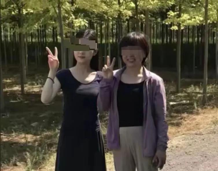 这位母亲的天塌了！正和24岁当幼师的女儿视频聊着天，却突然听到女儿被人刺杀的惨叫