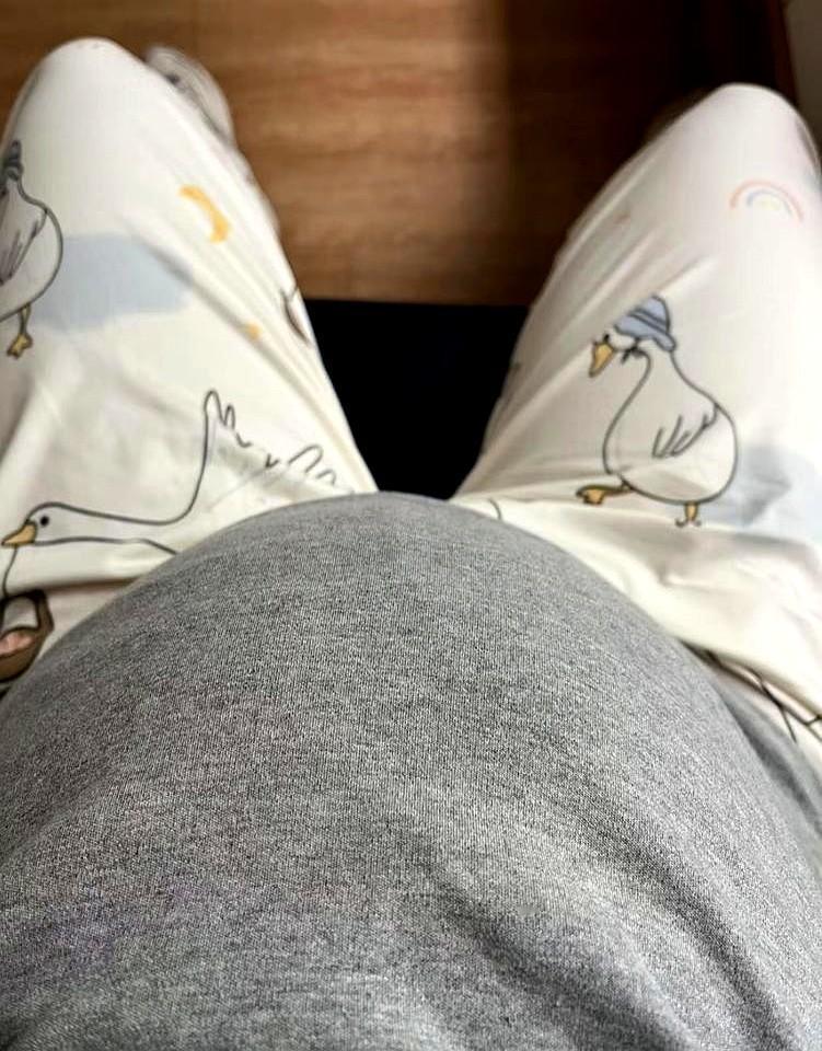 我预产期到了，结果婆婆摔断腿了，不能照顾我了，老公还得上班。我就决定去妈妈家