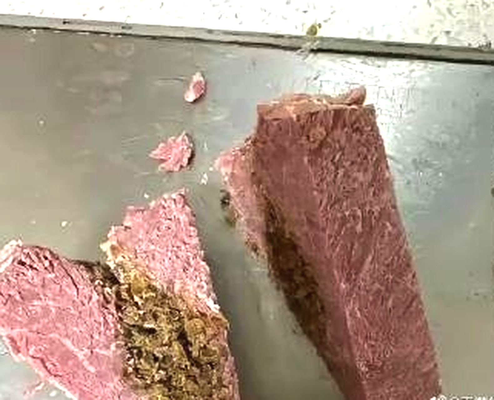 在街上买的牛肉一切开傻眼了